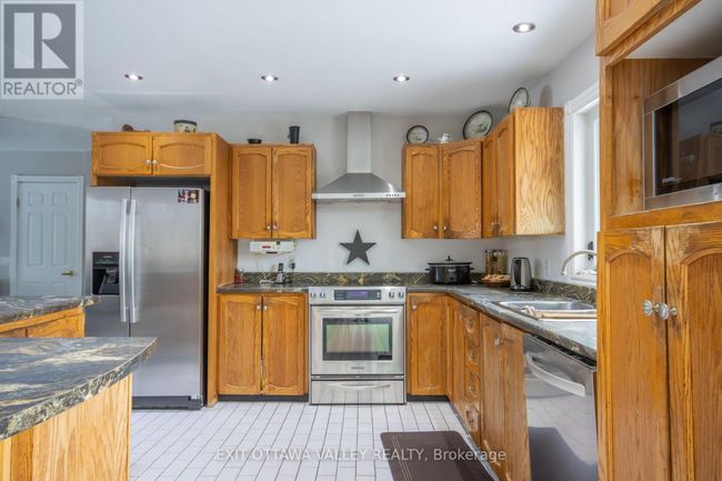 2112 Schutt Rd, House other with 3 bedrooms, 3 bathrooms and 6 parking in Palmer Rapids ON | Image 17
