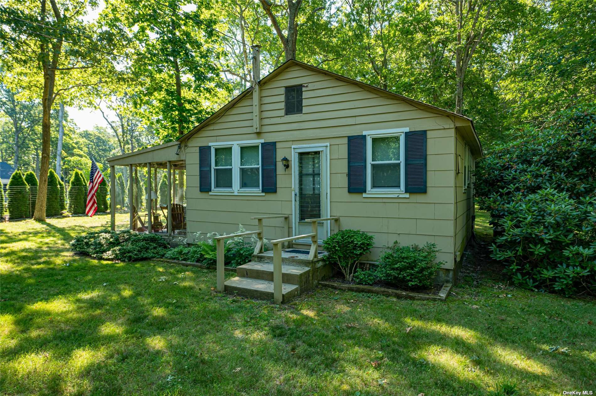 Newtown Rd, Hampton Bays, NY 11946