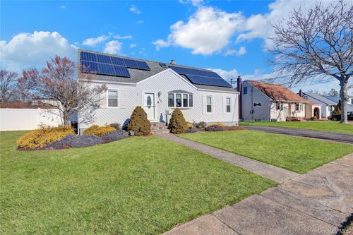 233 Sears Rd, West Islip, NY, 11795-2918 | Card Image