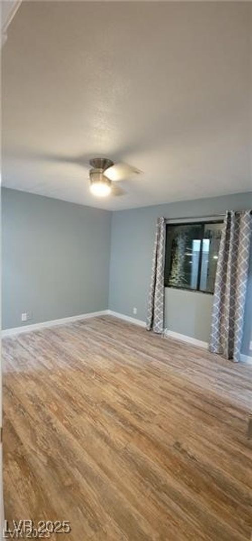 207-4300 N Lamont St, Las Vegas, NV, 89115-2430 | Card Image