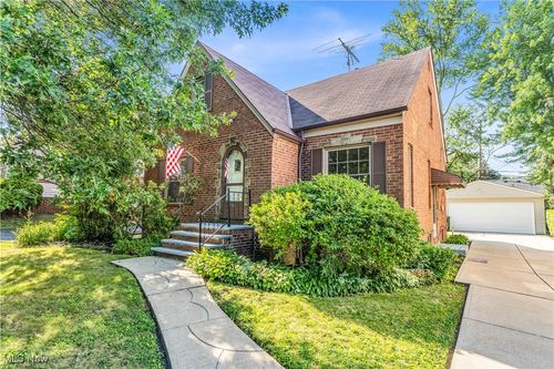 9706 Park Heights Ave, Garfield Heights, OH, 44125-2351 | Card Image