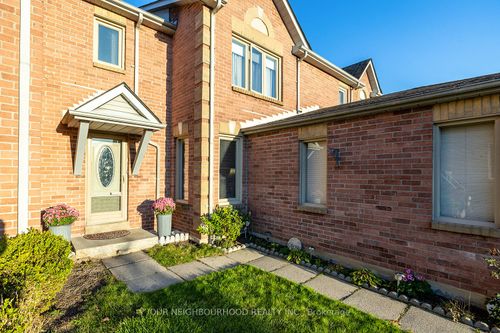 35 Woodstone Pl, Whitby, ON, L1R1S8 | Card Image