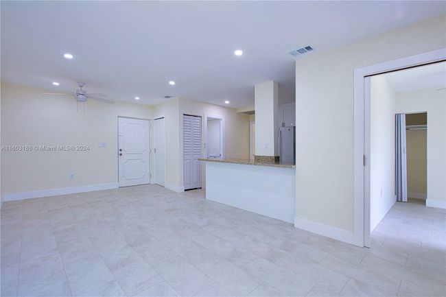APT-117 - 200 177 Th Dr, Condo with 1 bedrooms, 1 bathrooms and null parking in Sunny Isles Beach FL | Image 7