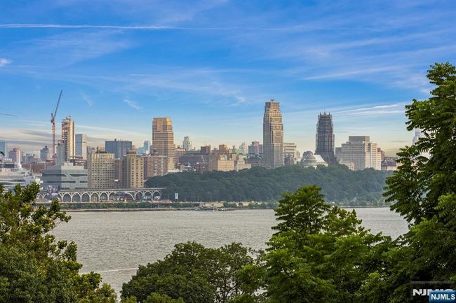 12 Hooks Ln, Condo with 4 bedrooms, 4 bathrooms and null parking in Edgewater NJ | Image 14