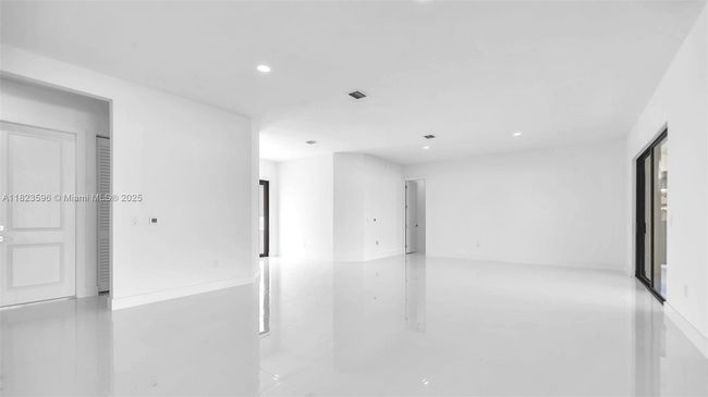 15455 Sw 232 Nd St, House other with 5 bedrooms, 4 bathrooms and null parking in Miami FL | Image 18
