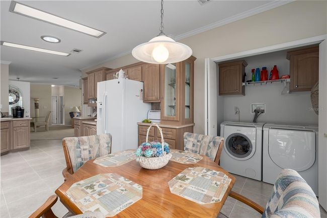8424 Regal Way, House other with 3 bedrooms, 2 bathrooms and null parking in PALMETTO FL | Image 7