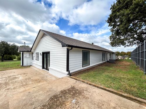 300 Sanders Rd, Denton, TX, 76210-8514 | Card Image
