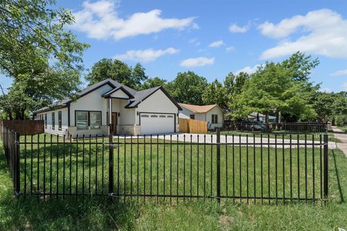 2636 Carter Ave, Fort Worth, TX, 76103-2325 | Card Image