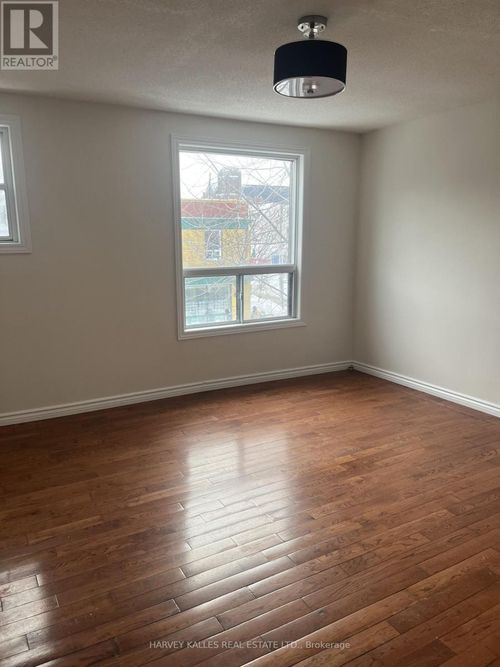 upper-916 Bloor Street W, Toronto (Dovercourt-Wallace Emerson-Junction), ON, M6H1L1 | Card Image