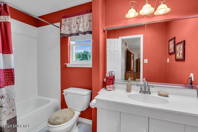 39 Honeysuckle Way, House other with 4 bedrooms, 3 bathrooms and null parking in Howell NJ | Image 34