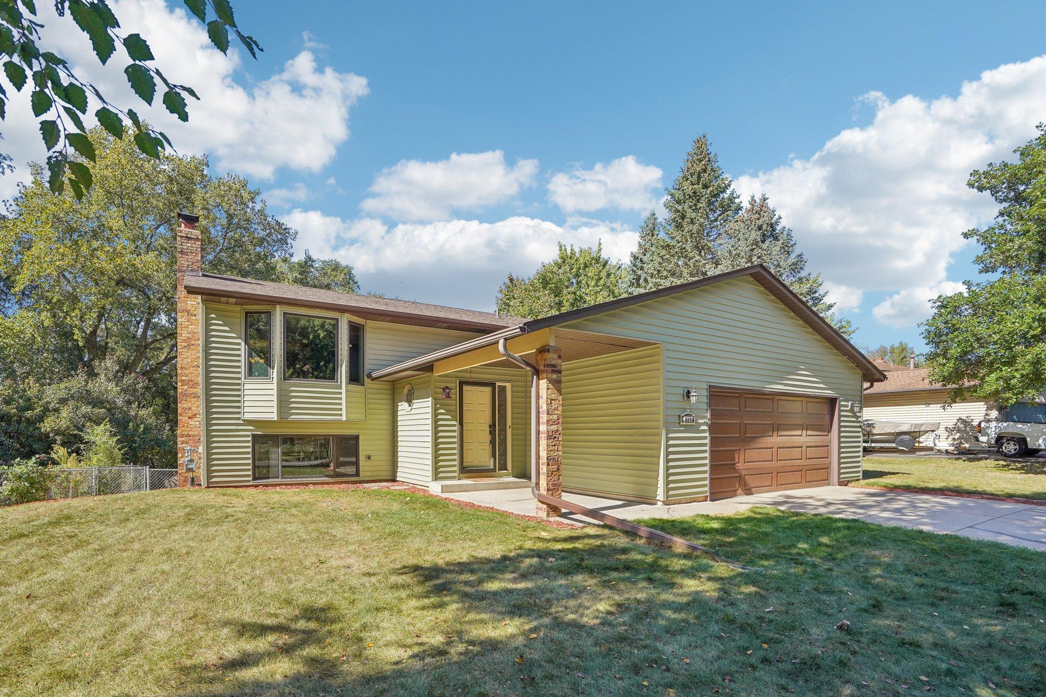 Walden Dr, Saint Paul, MN 55122