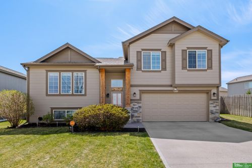 18713 Briar St, Omaha, NE, 68136-1670 | Card Image