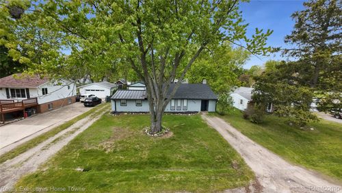 1373 Nolta Rd, Walled Lake, MI, 48390-3128 | Card Image
