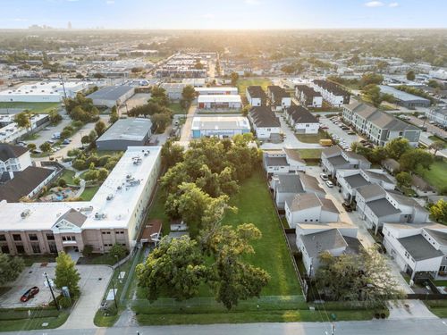 1911 Jacquelyn Dr, Houston, TX, 77055-2502 | Card Image