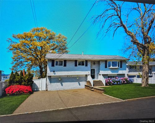367 Erlanger Blvd, North Babylon, NY, 11703-1000 | Card Image