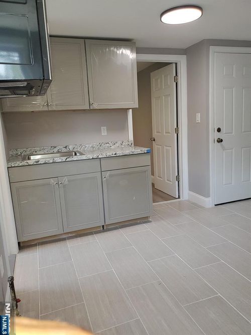 89 6th Ave, Clifton, NJ, 07011-2458 | Card Image