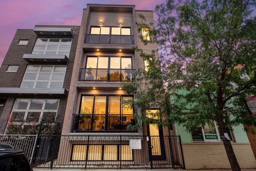 2-2209 W Belmont Ave, CHICAGO, IL, 60618-6420 | Card Image