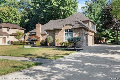 9039 Oakridge Trail Trail, Shelby Charter Township, MI, 48317 | Card Image