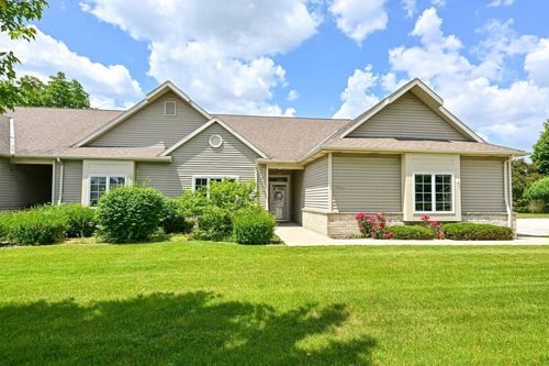 5371 S Butterfield Way, Greenfield, WI, 53221-3249 | Card Image