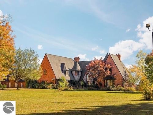 55 S Hope Rdg, Traverse City, MI, 49696-5928 | Card Image