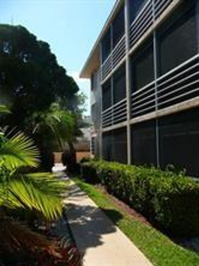 THIRD FLOOR APT | Image 4