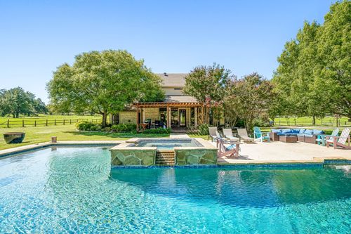 6940 N Us Highway 281, Stephenville, TX, 76401-7132 | Card Image