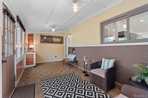 1072 Brooklawn Ct, Troy, MI, 48084-2621 | Card Image
