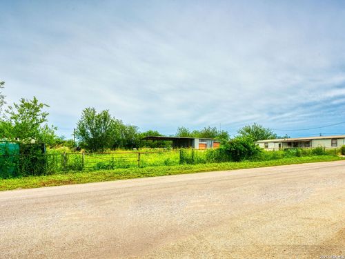 1507 Jourdanton Ave, Jourdanton, TX, 78026-1605 | Card Image