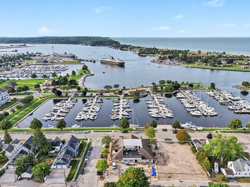 104-502 W Loomis St, Ludington, MI, 49431-2068 | Card Image