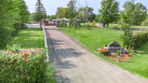 25178 Valley View Dr, Sutton West, ON, L0E1R0 | Card Image