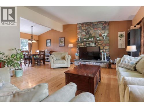 729 Lynnwood Cres, Castlegar, BC, V1N1E4 | Card Image