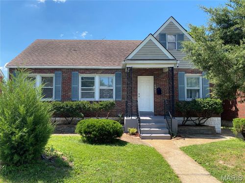 8902 Oneida Ln, Overland, MO, 63114-5514 | Card Image
