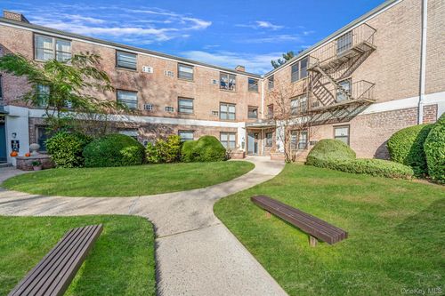 apt-1g-8 Terrace Cir, Great Neck, NY, 11021-4132 | Card Image