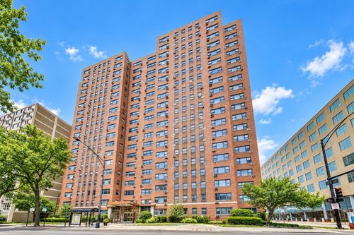 208-2909 N Sheridan Rd, Chicago, IL, 60657-5904 | Card Image