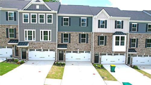 939 Woods Chapel Rd, Sugar Hill, GA, 30518-8041 | Card Image
