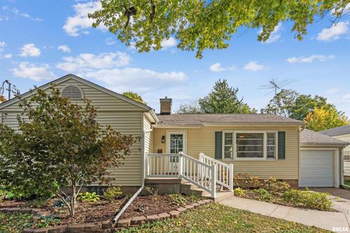 712 S Spring St, Geneseo, IL, 61254-1748 | Card Image