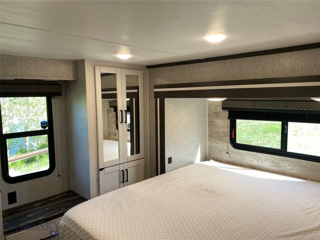 King bed | Image 14
