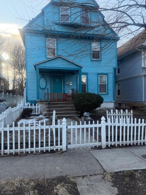 125 Washington St, East Orange, NJ, 07017-1105 | Card Image