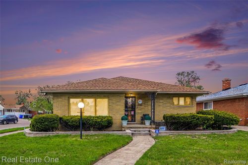 3980 W Outer Dr, Detroit, MI, 48221-1429 | Card Image