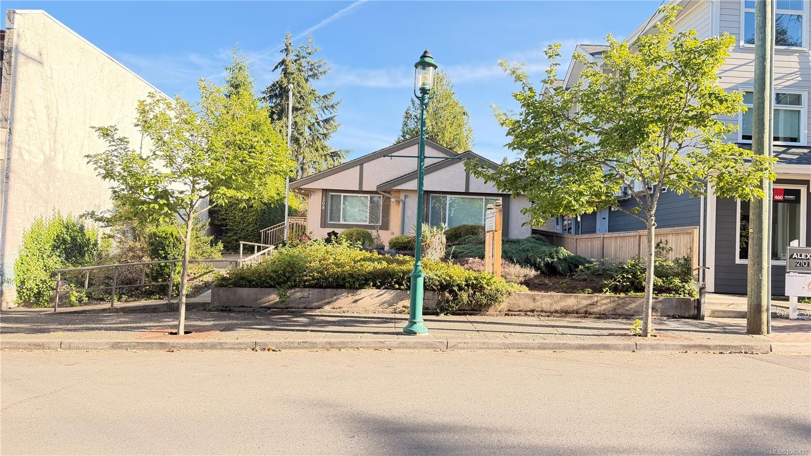 Commercial Lease in Qualicum Beach 2