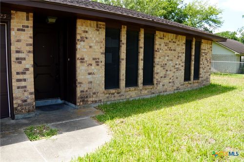 523 Blake St, Victoria, TX, 77905-3612 | Card Image