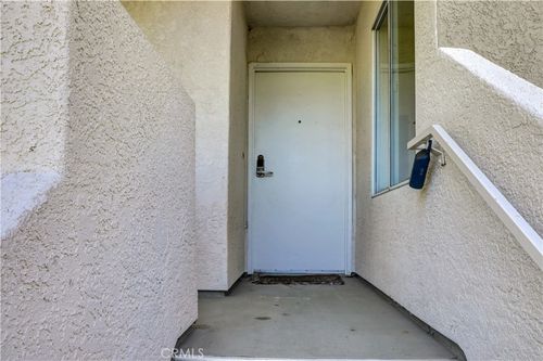203-21309 Eucalyptus Way, Newhall, CA, 91321-4463 | Card Image