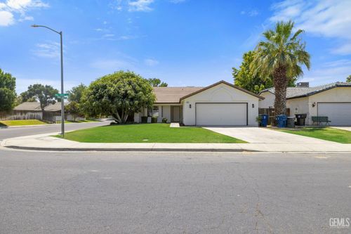 5603 Pine Canyon Dr, Bakersfield, CA, 93313-5189 | Card Image