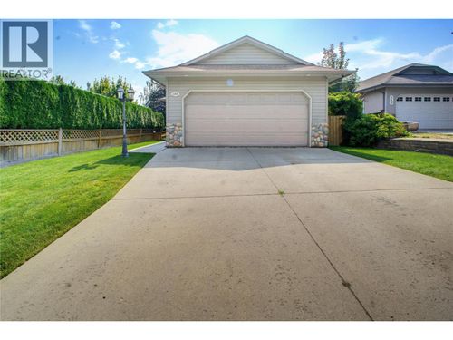 1149 Raven Dr, Kamloops, BC, V2B8P4 | Card Image