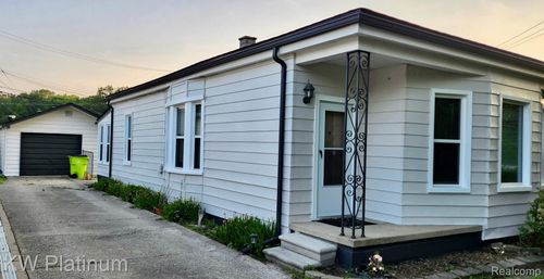 26066 Lamour St, Harrison Township, MI, 48045-3253 | Card Image