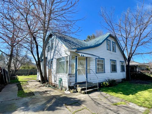 1103 W 9th St, Medford, OR, 97501-3011 | Card Image