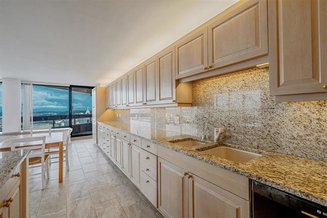 APT-780E - 1 Trimont Ln, Condo with 3 bedrooms, 3 bathrooms and 2 parking in Mt Washington PA | Image 13