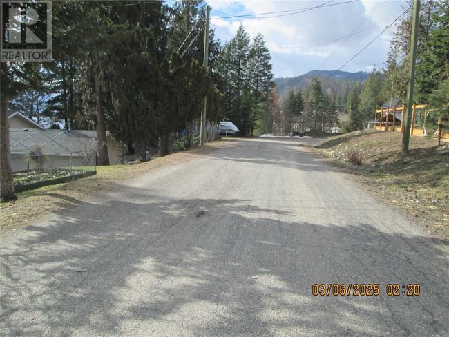 5305 Meadow Creek Cres, House other with 4 bedrooms, 3 bathrooms and 5 parking in Celista BC | Image 13
