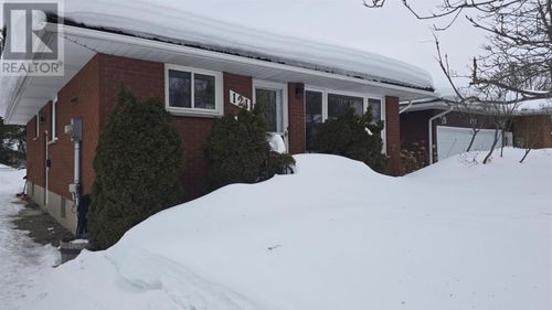 121 Glen Ave, Sault Ste Marie, ON, P6A5V8 | Card Image
