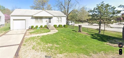 9529 Summit St, Lenexa, KS, 66215-1210 | Card Image